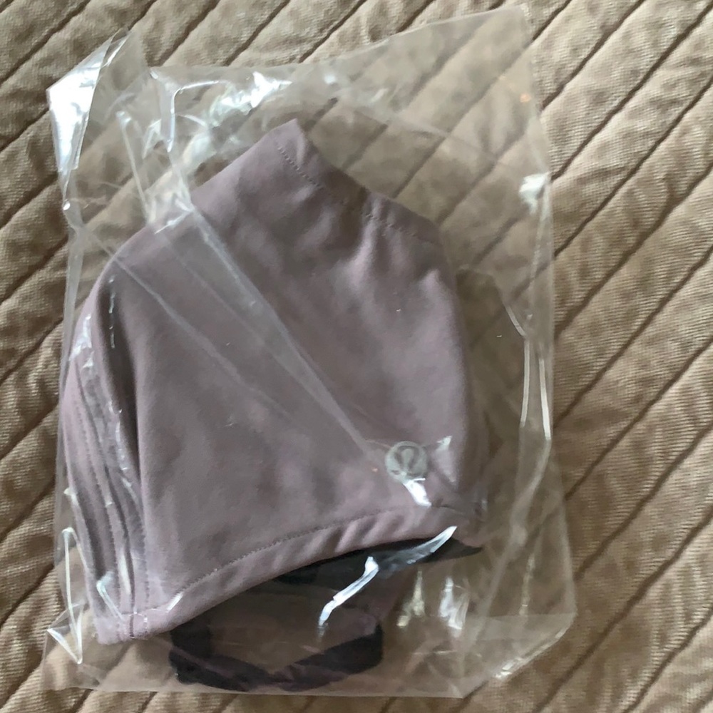 Lululemon Double Strap Face Mask